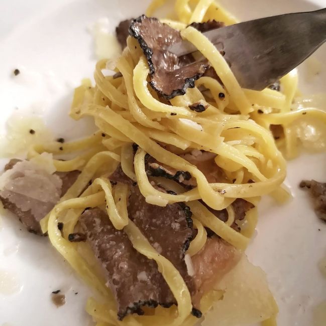 Egg noodles with local black truffle